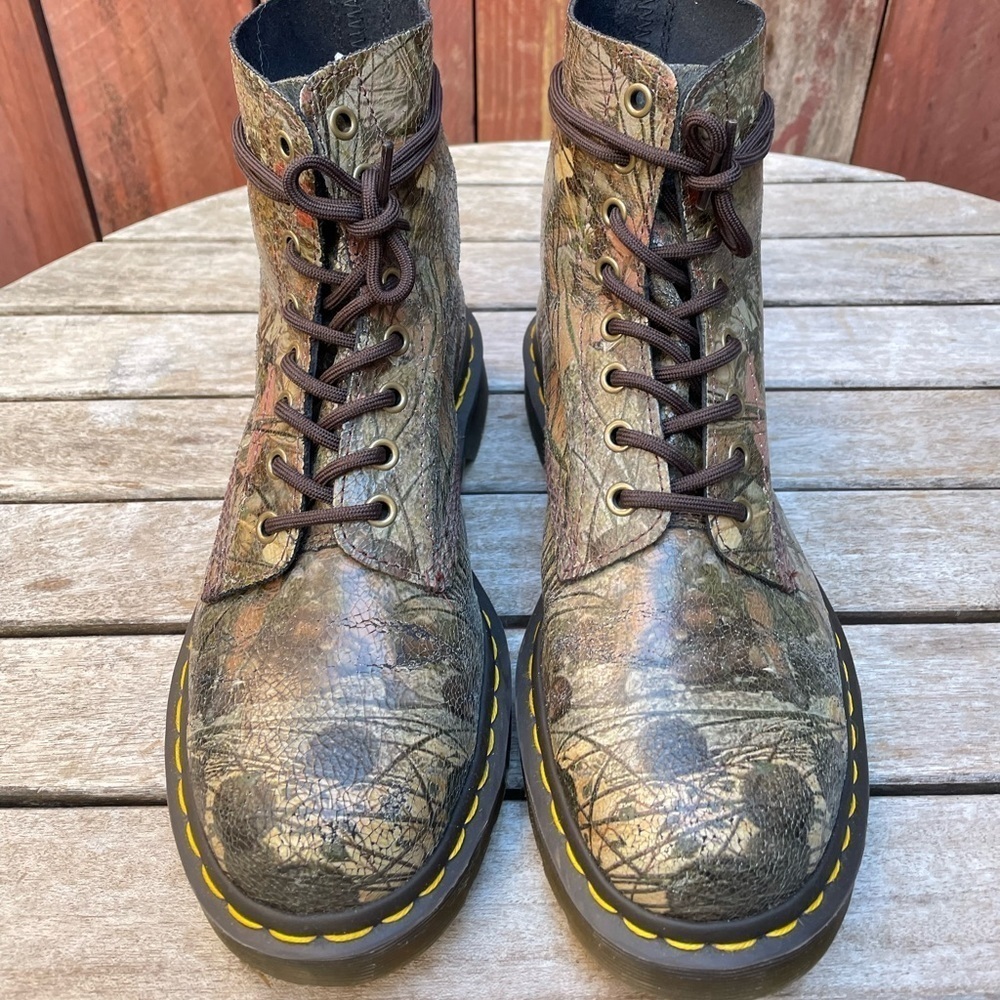 Dr. Martens 1460 Tate Britain Richard Dadd Victorian Boots Women’s - Picture 11 of 11